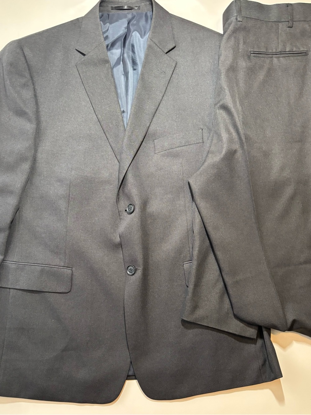 Classic Men's Dark Gray Two-Piece Suit - Timeless Formal Blazer & Trousers